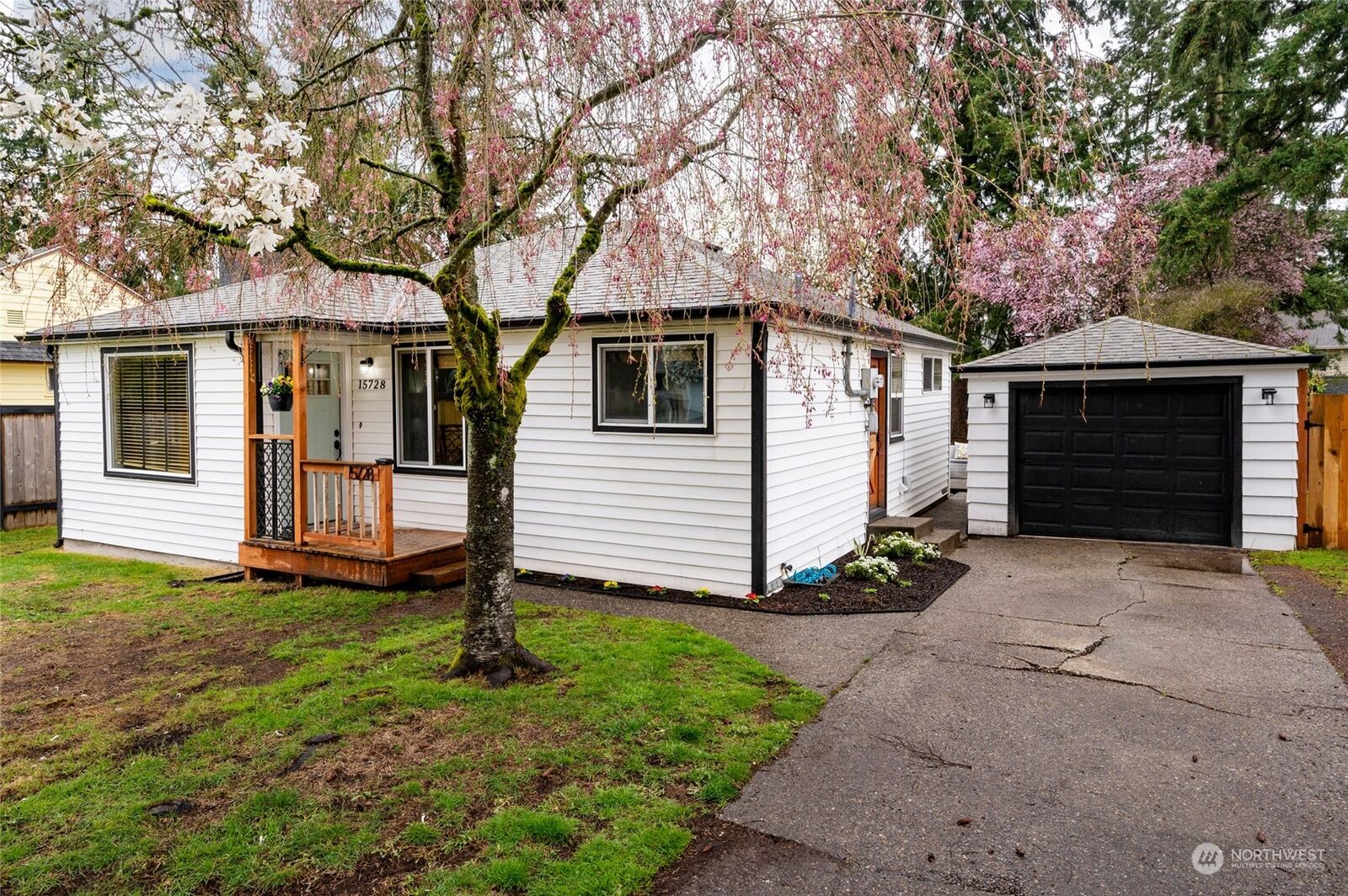 Property Photo: 15728 Midvale Avenue N WA 98133