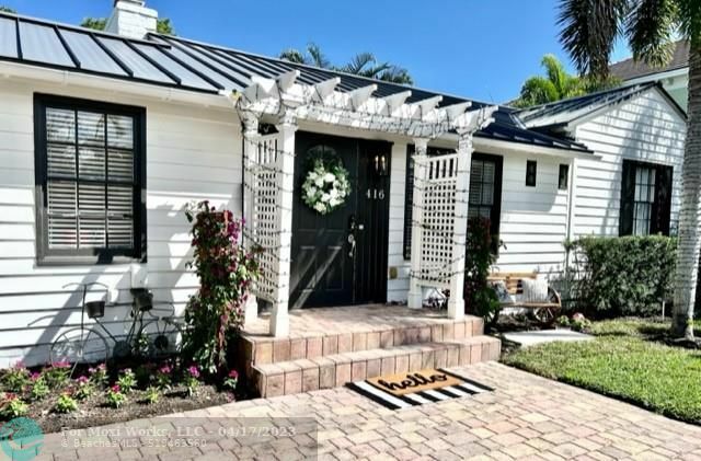 Property Photo:  416 NE 13th Ave  FL 33301 