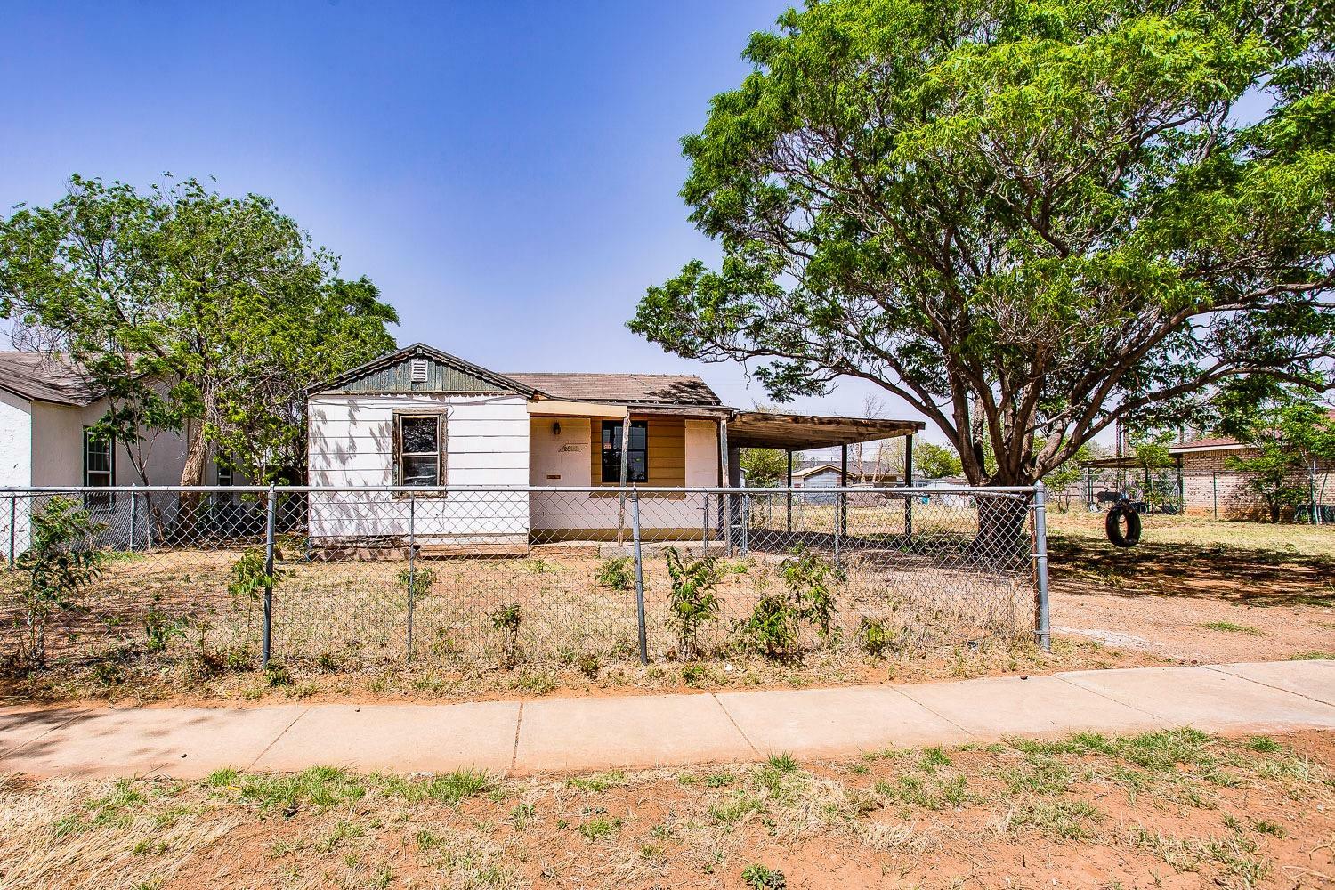 Property Photo: 2618 1st Street TX 79415