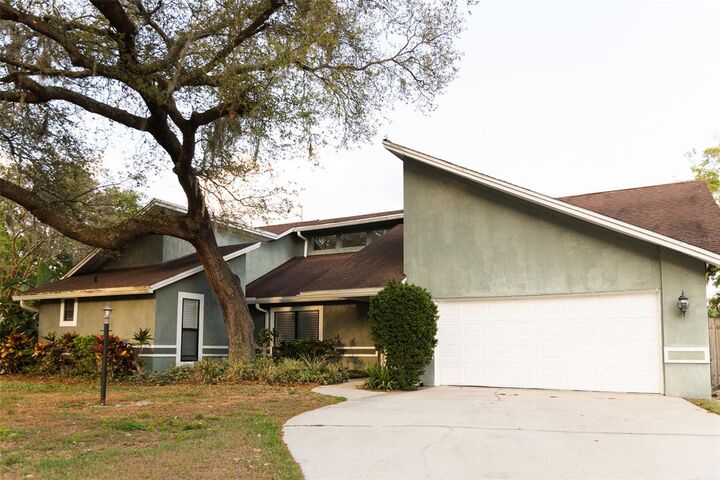 Property Photo:  2599 Bridle Drive  FL 33566