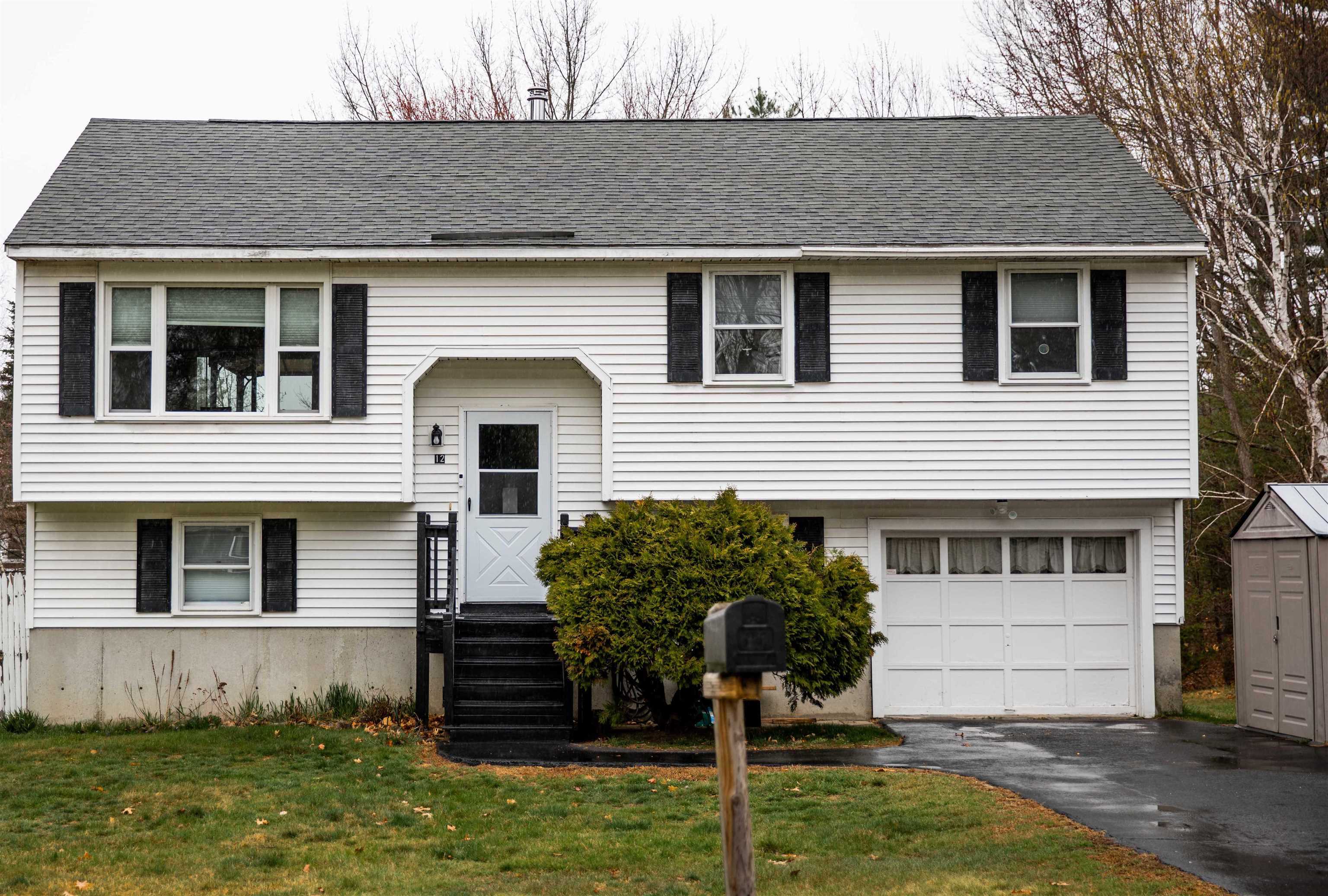 Property Photo: 12 Greentrees Drive NH 03051