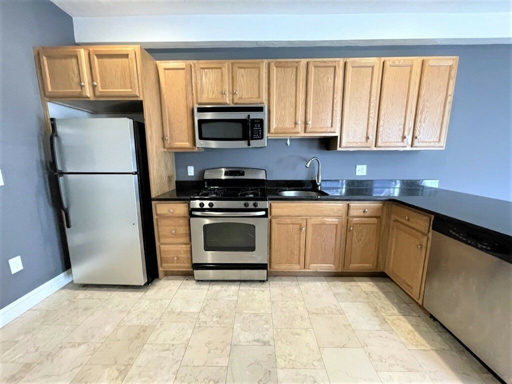 Property Photo: 62 Pleasant Street 11 MA 02148