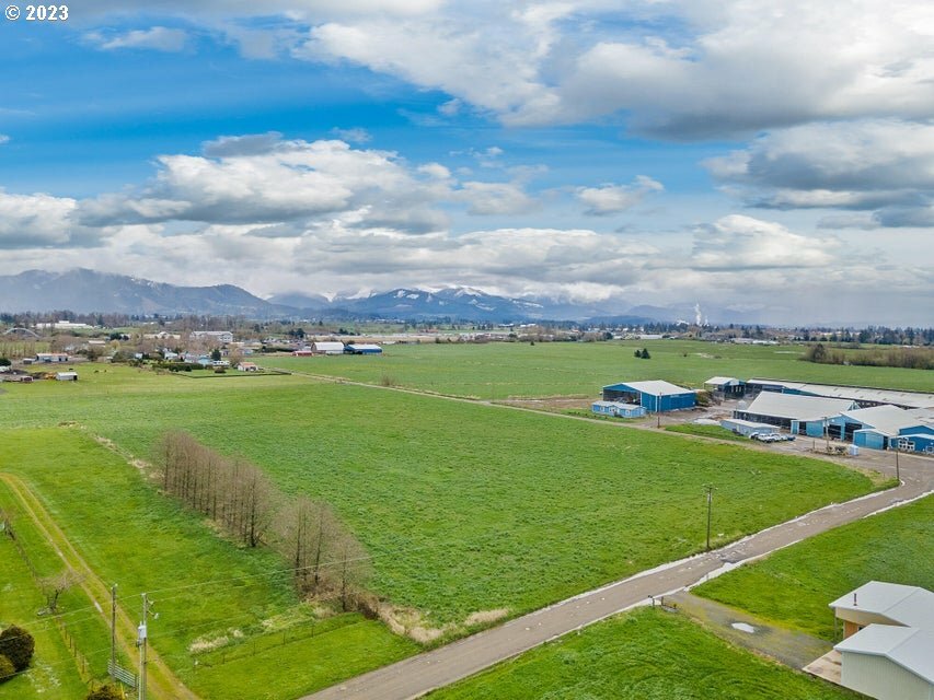 Property Photo: Makinster Rd 2201 OR 97141