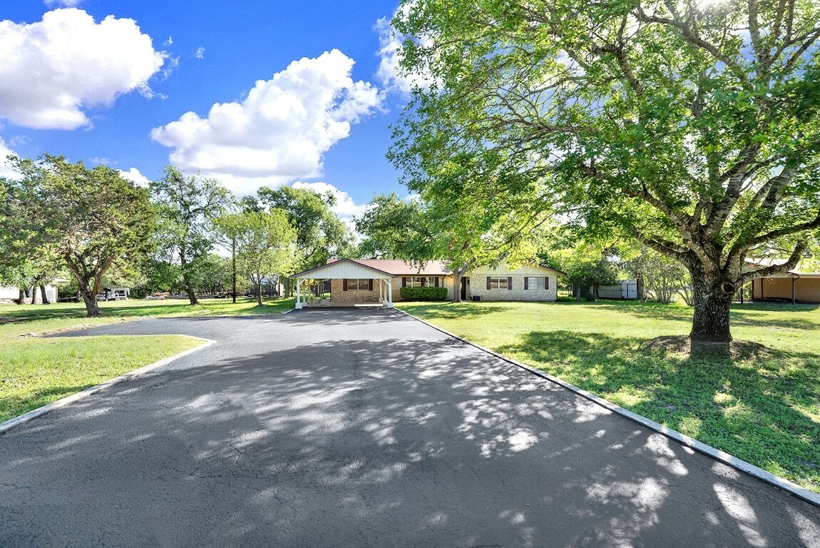 Property Photo:  402 Suttles Avenue  TX 78666 