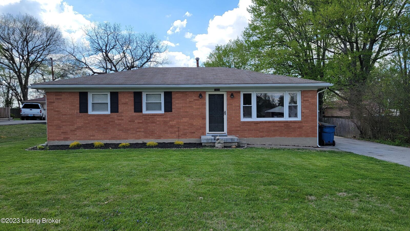 Property Photo:  11616 Maple Way  KY 40229 