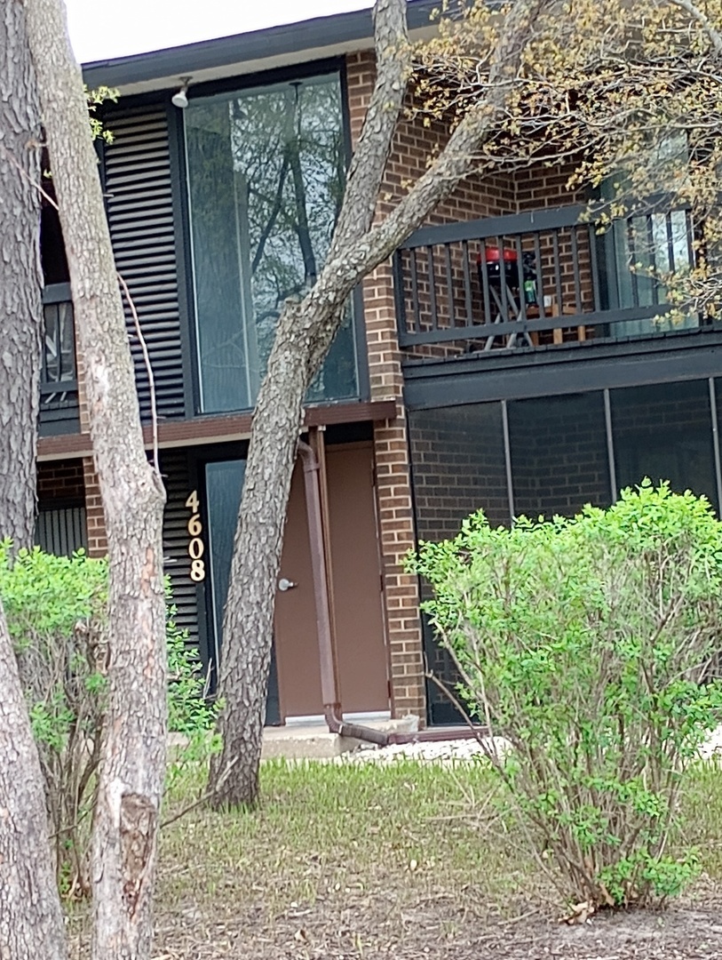 Property Photo: 4608 W Northfox Lane C-6 IL 60050