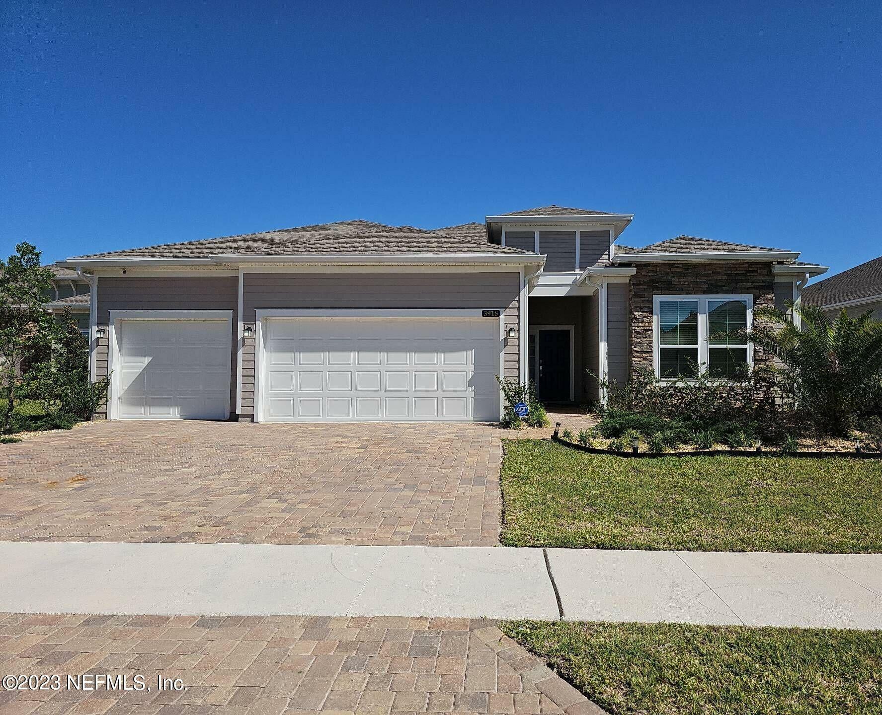 Property Photo:  3918 Pickering Court  FL 32068 