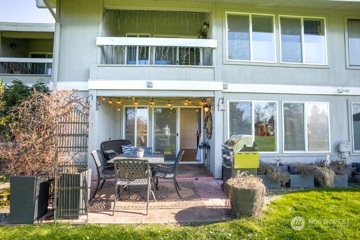 Property Photo:  11120 NE 68th Street B105  WA 98033 