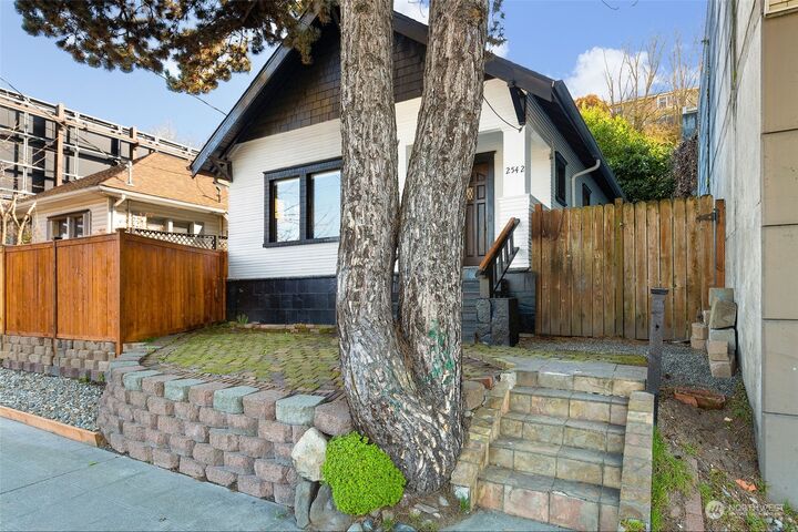 Property Photo: 2542 15th Avenue W WA 98119