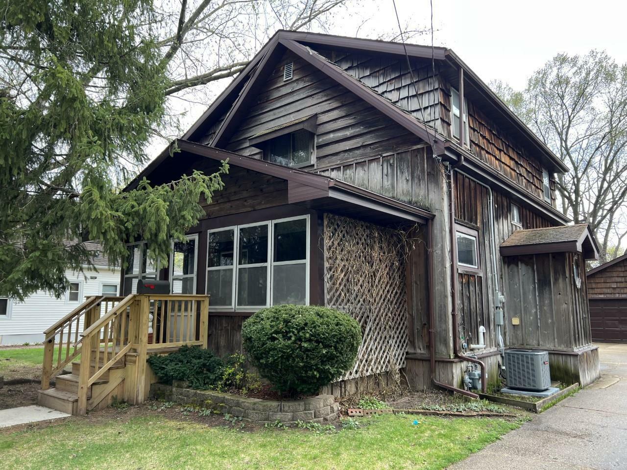 Property Photo:  1136 Jackson St  WI 53511 