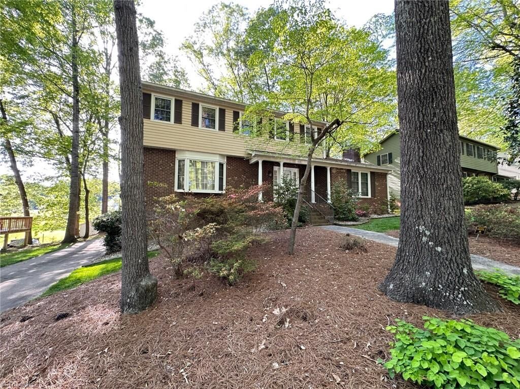 Photo de la propriété:  1705 Scarborough Road  NC 27265 