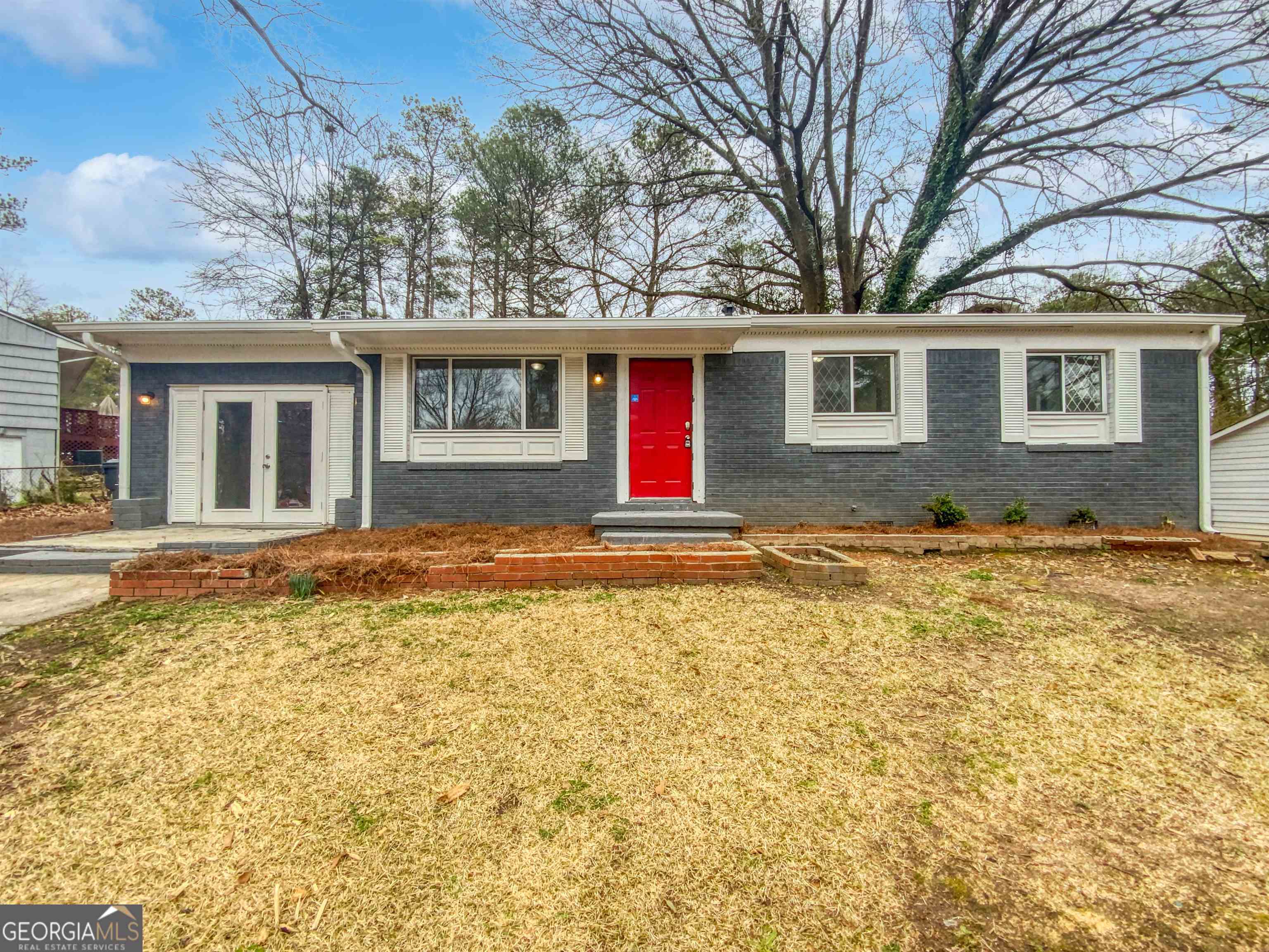 Property Photo: 5898 Heatherwood Lane GA 30296