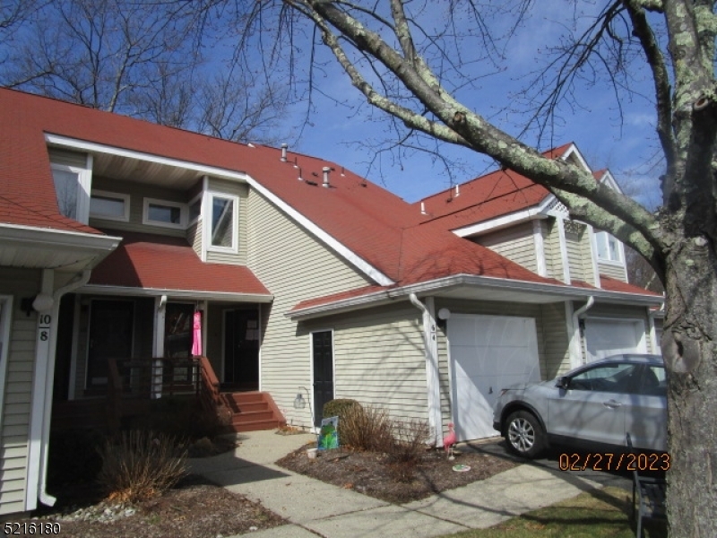 Property Photo: 4 Petersburg Ct NJ 07438