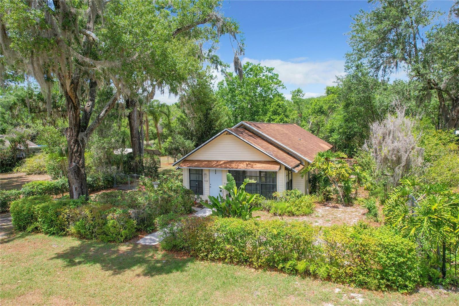 Property Photo:  832 Oak St  FL 33859 