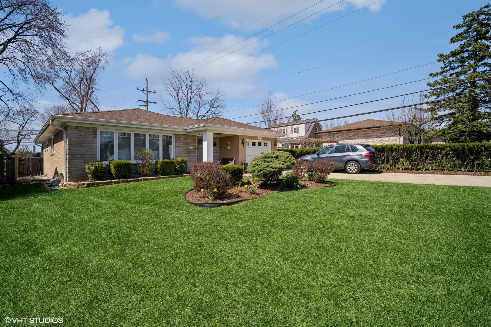 Property Photo: 932 N Delphia Avenue IL 60068
