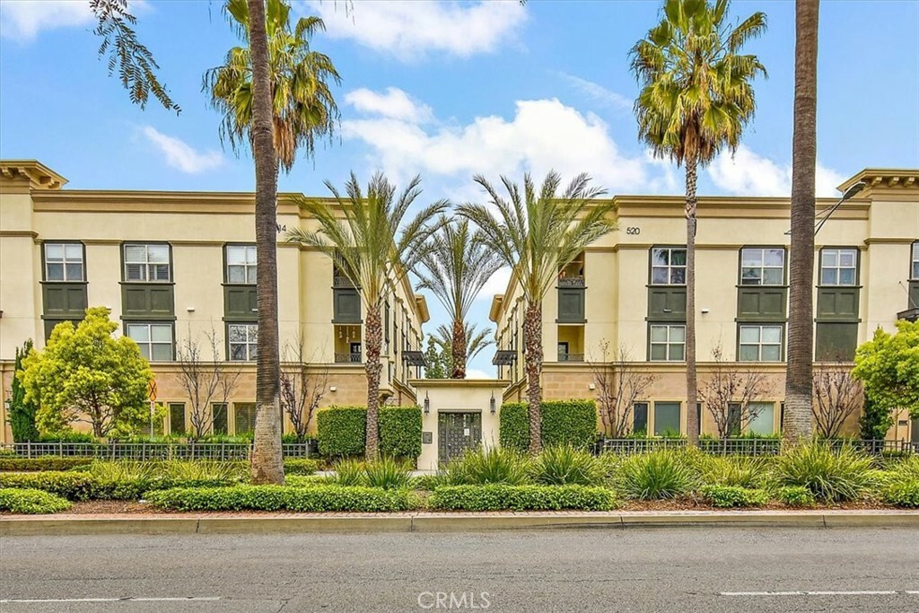 Property Photo:  524 S Anaheim Boulevard 10  CA 92805 