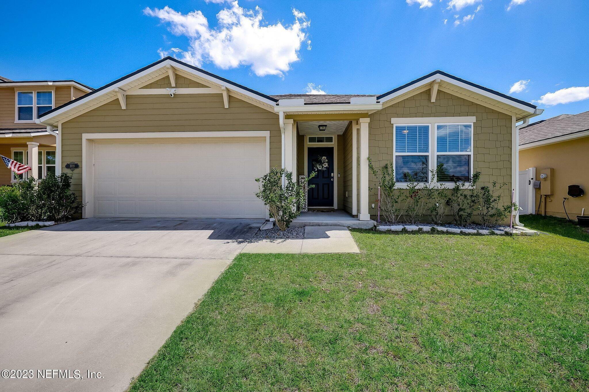 Property Photo:  1919 Applegate Lane  FL 32068 