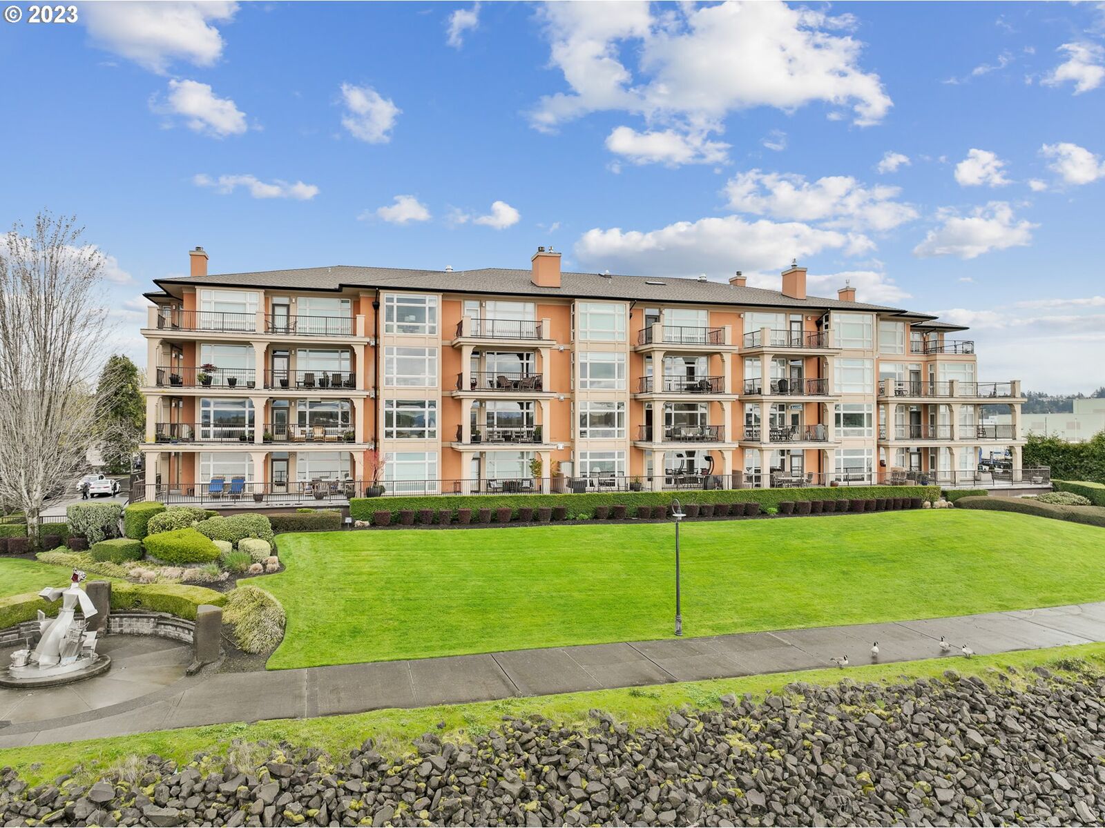 Property Photo: 2015 SE Columbia River Dr 230 WA 98661