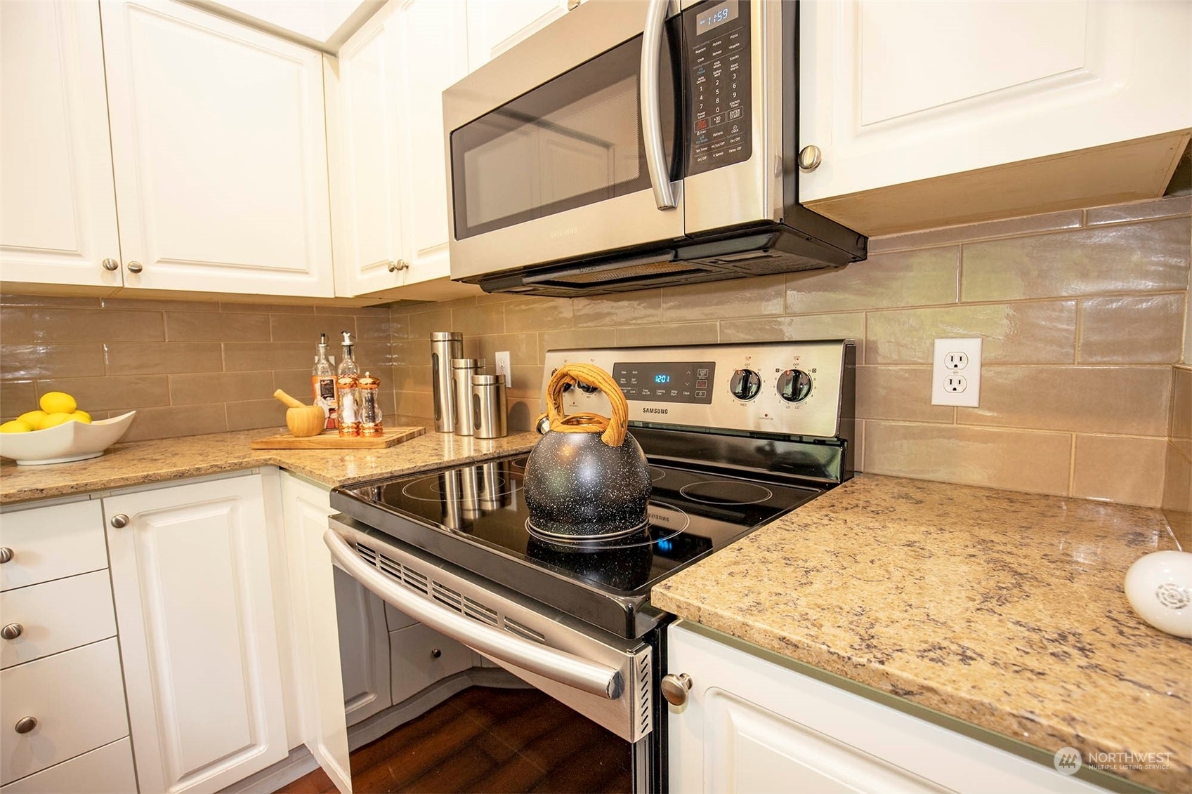 Property Photo:  6755 SE Cougar Mountain Way 3  WA 98006 