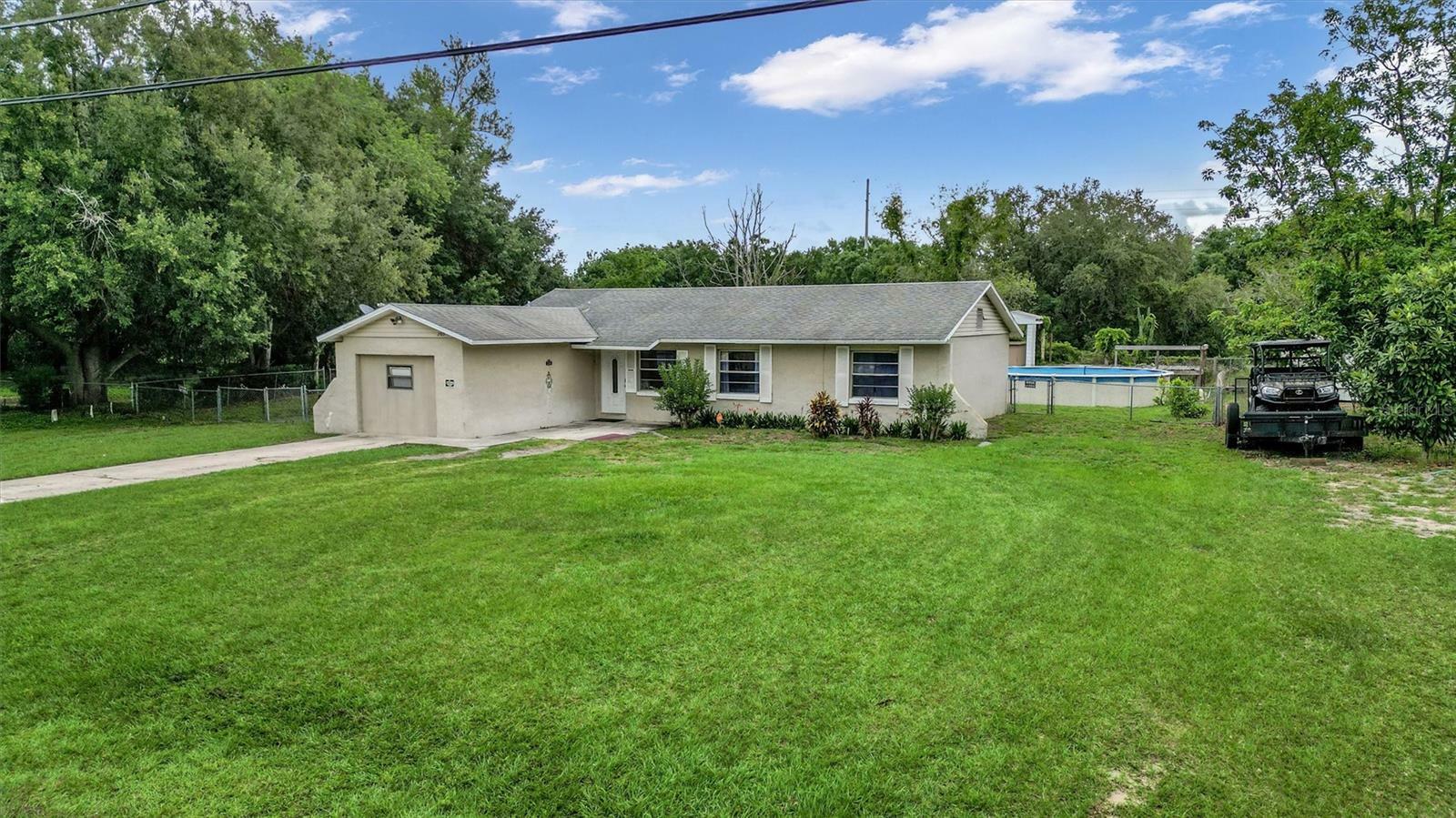 Property Photo:  205 Honey Bee Lane  FL 33868 