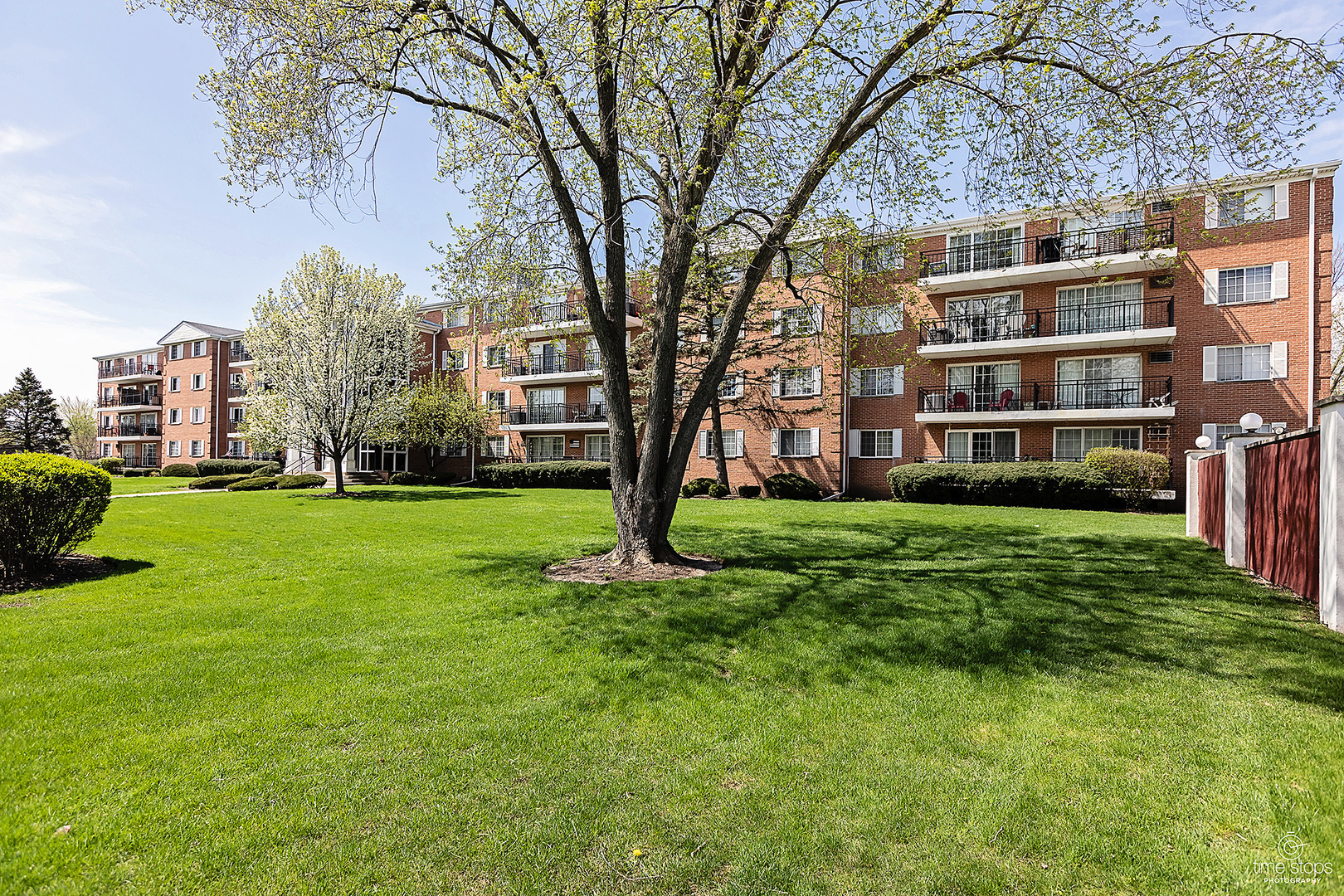 Property Photo: 1060 N Farnsworth Avenue 1313 IL 60505