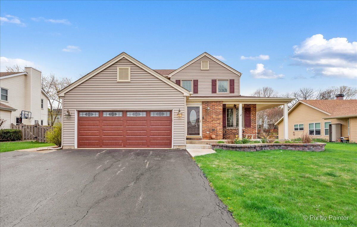 Property Photo:  605 Applegate Lane  IL 60047 