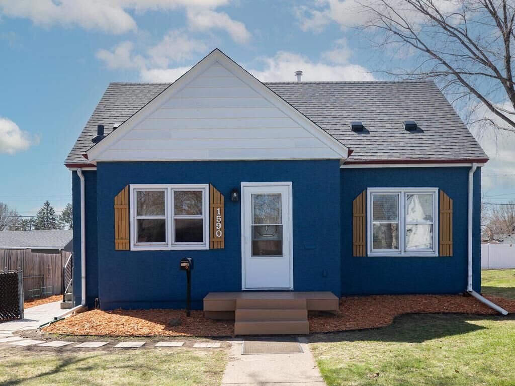 Property Photo:  1590 Arlington Avenue E  MN 55106 
