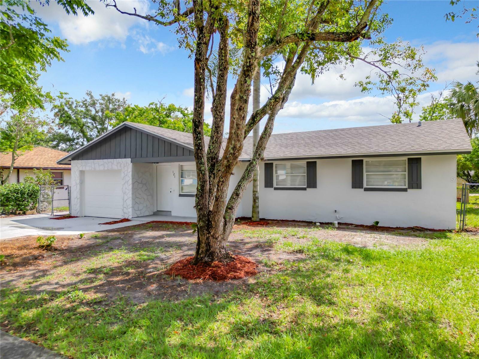 Property Photo: 121 Anderson Avenue FL 32771