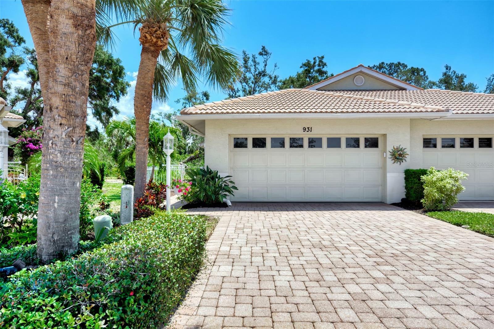 Property Photo:  931 Onager Court  FL 34223 