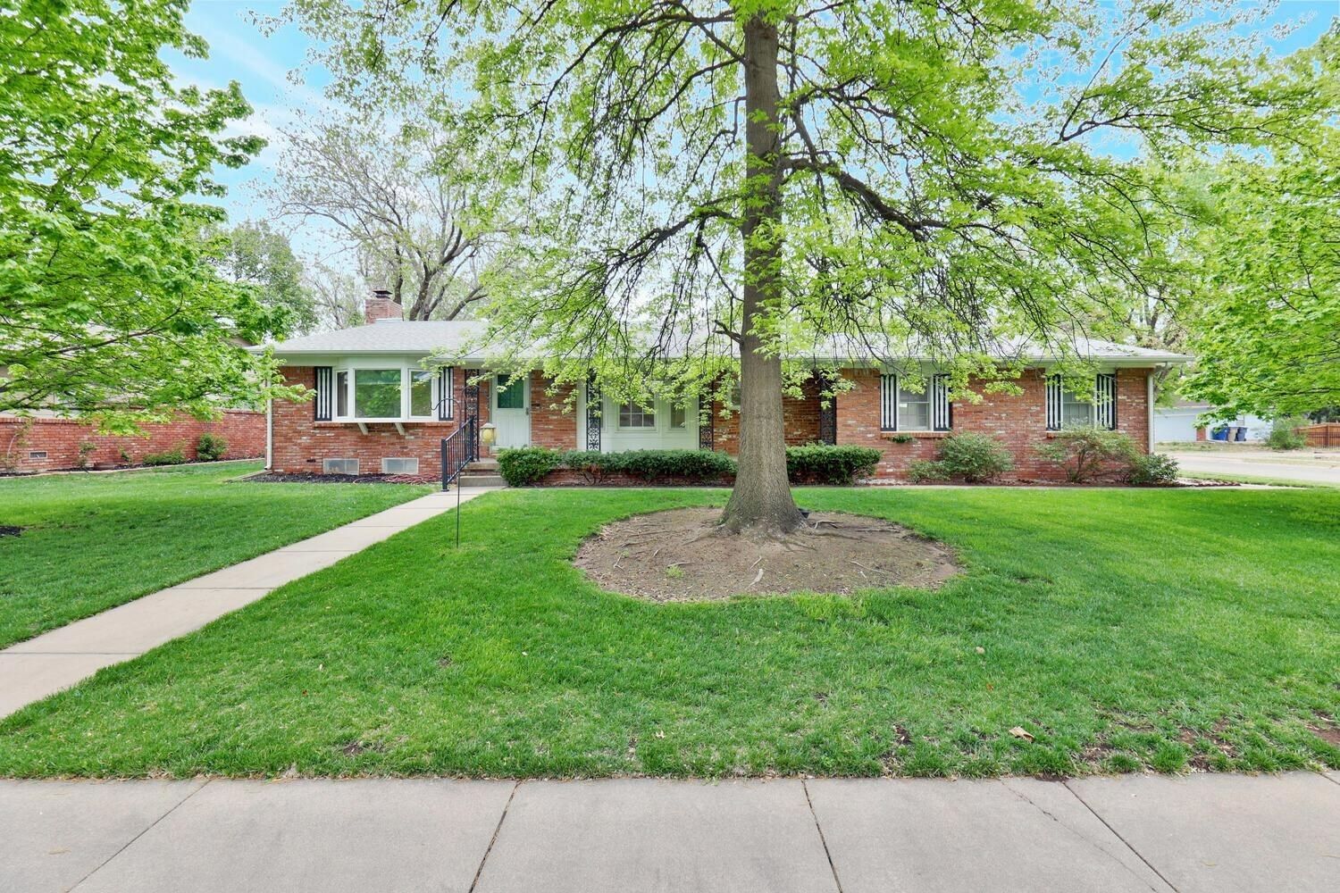 Property Photo:  1368 N Murray Ave  KS 67212 