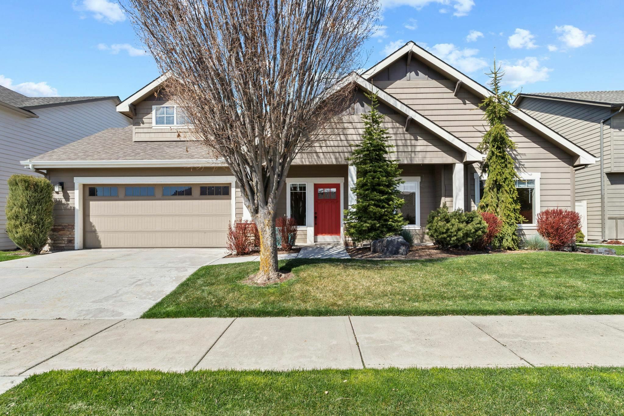 Property Photo: 2816 W Helens Ln WA 99208