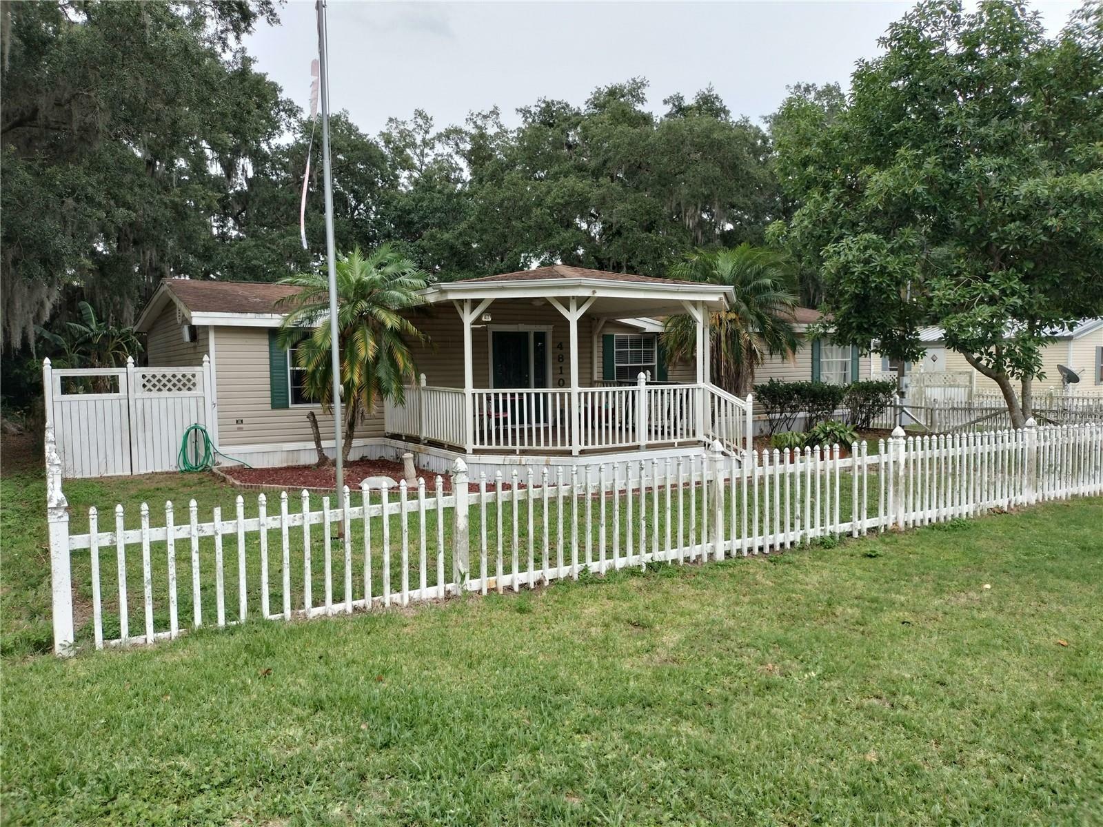 Property Photo:  4810 Dusty Oak Drive  FL 33565 