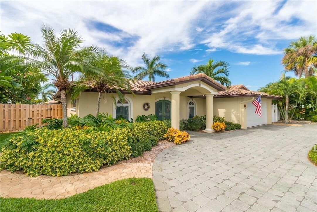 Property Photo:  24 Island Drive  FL 33706 