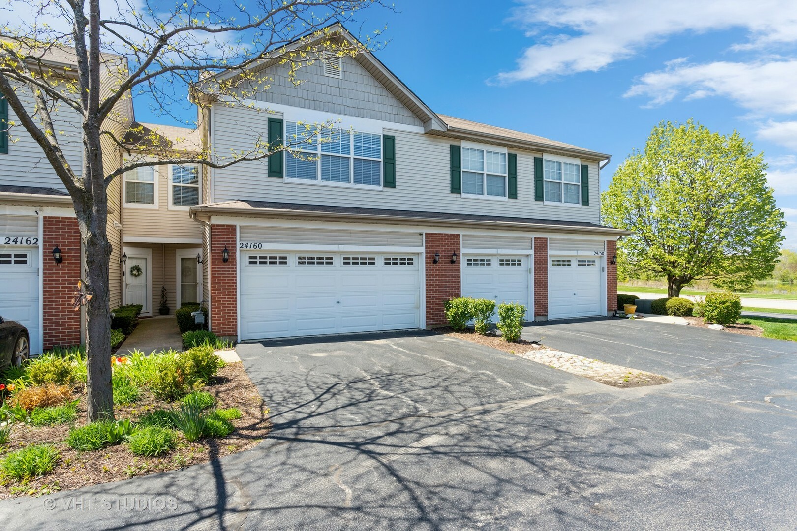 Property Photo: 24160 W Walnut Circle 24160 IL 60585