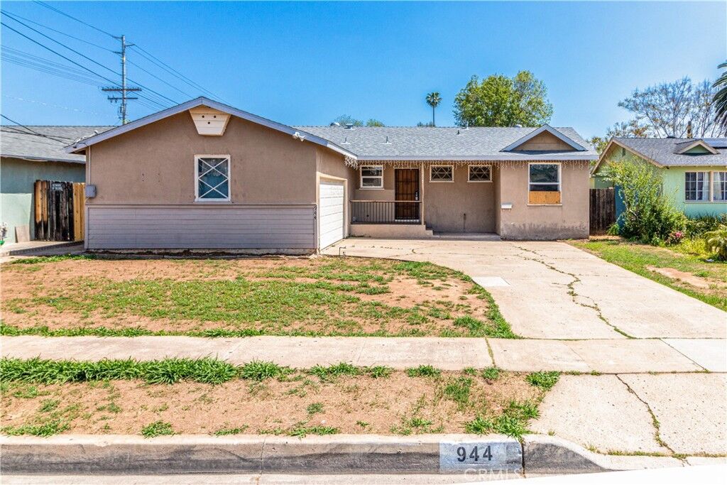 Property Photo:  944 Begonia Street  CA 92027 