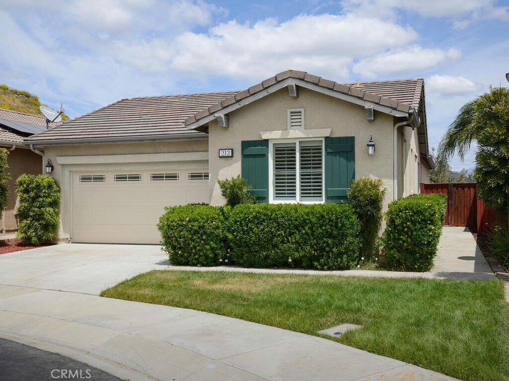 Property Photo:  212 Hoch Way  CA 92545 