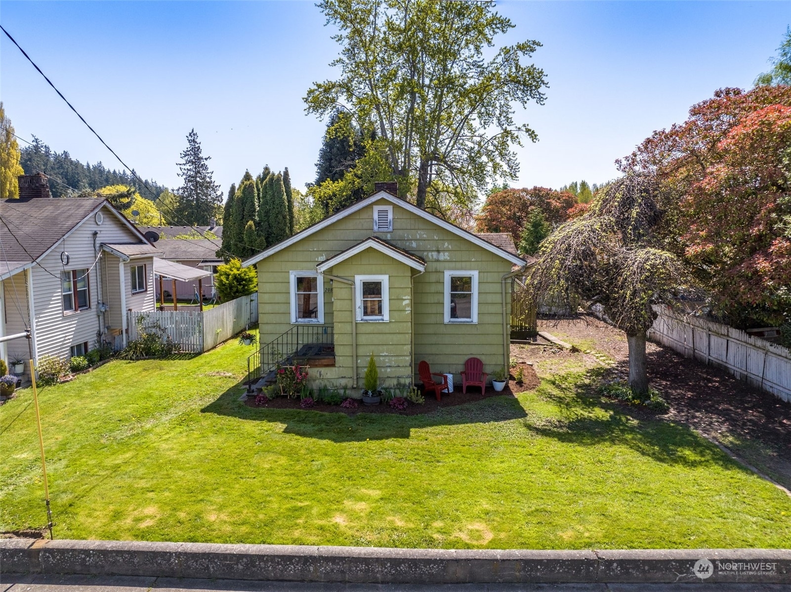 Property Photo:  208 E Section Street  WA 98273 