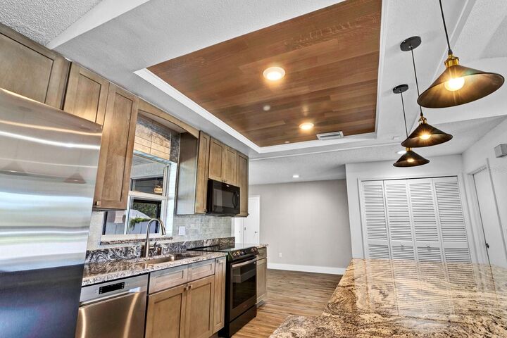 Property Photo:  4610 Summerbrook Court  FL 32818 