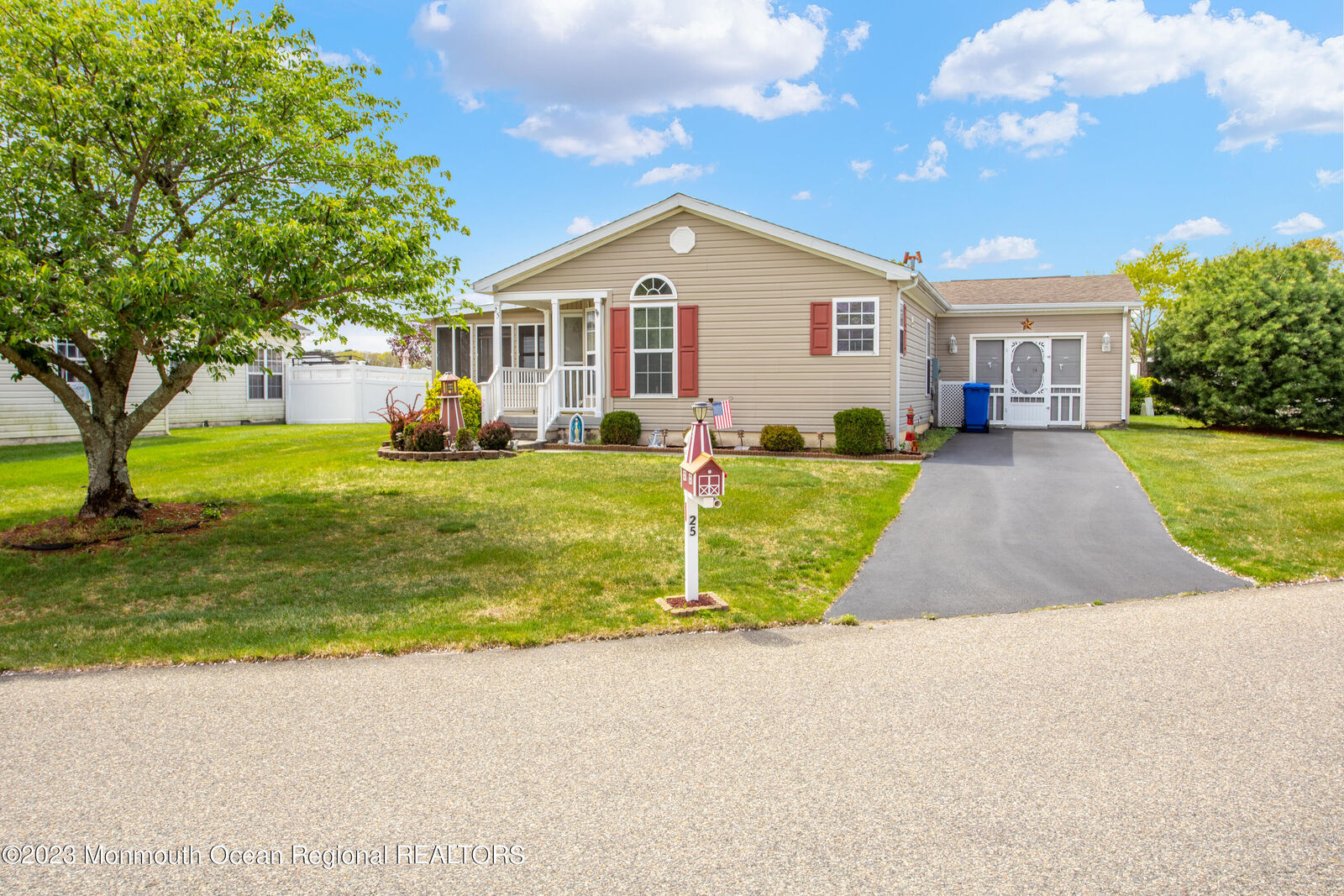 Property Photo:  25 Perrys Lane  NJ 08050 