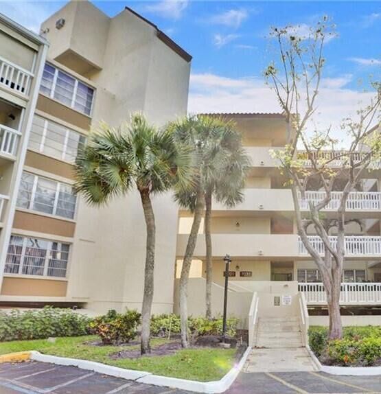 Property Photo:  7021 Environ Boulevard 320  FL 33319 