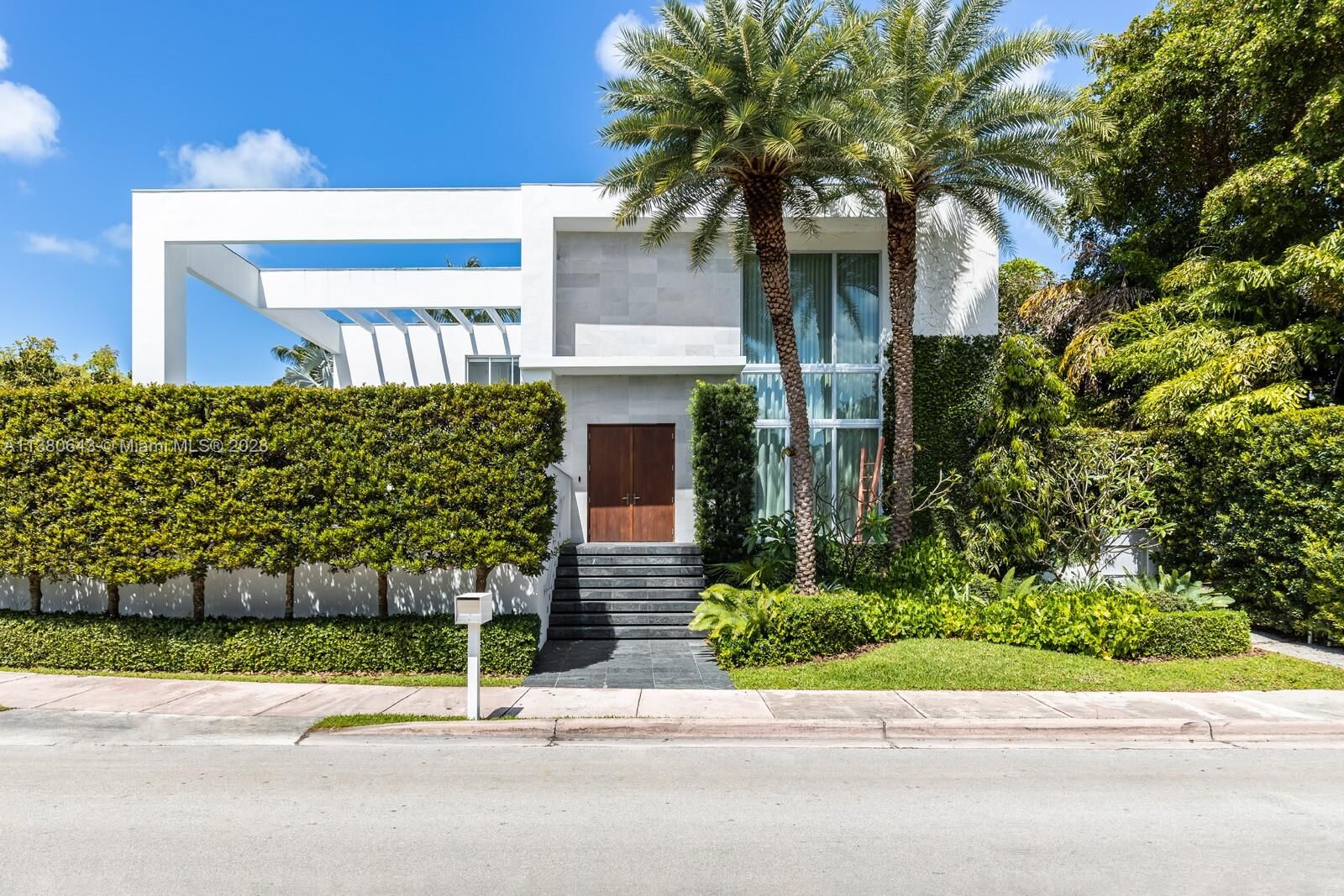 Property Photo:  380 Woodcrest Rd  FL 33149 