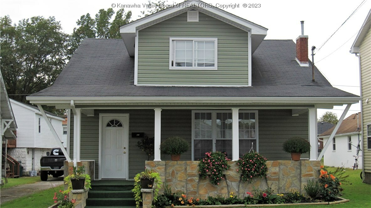 Property Photo: 425 High School Avenue WV 25526