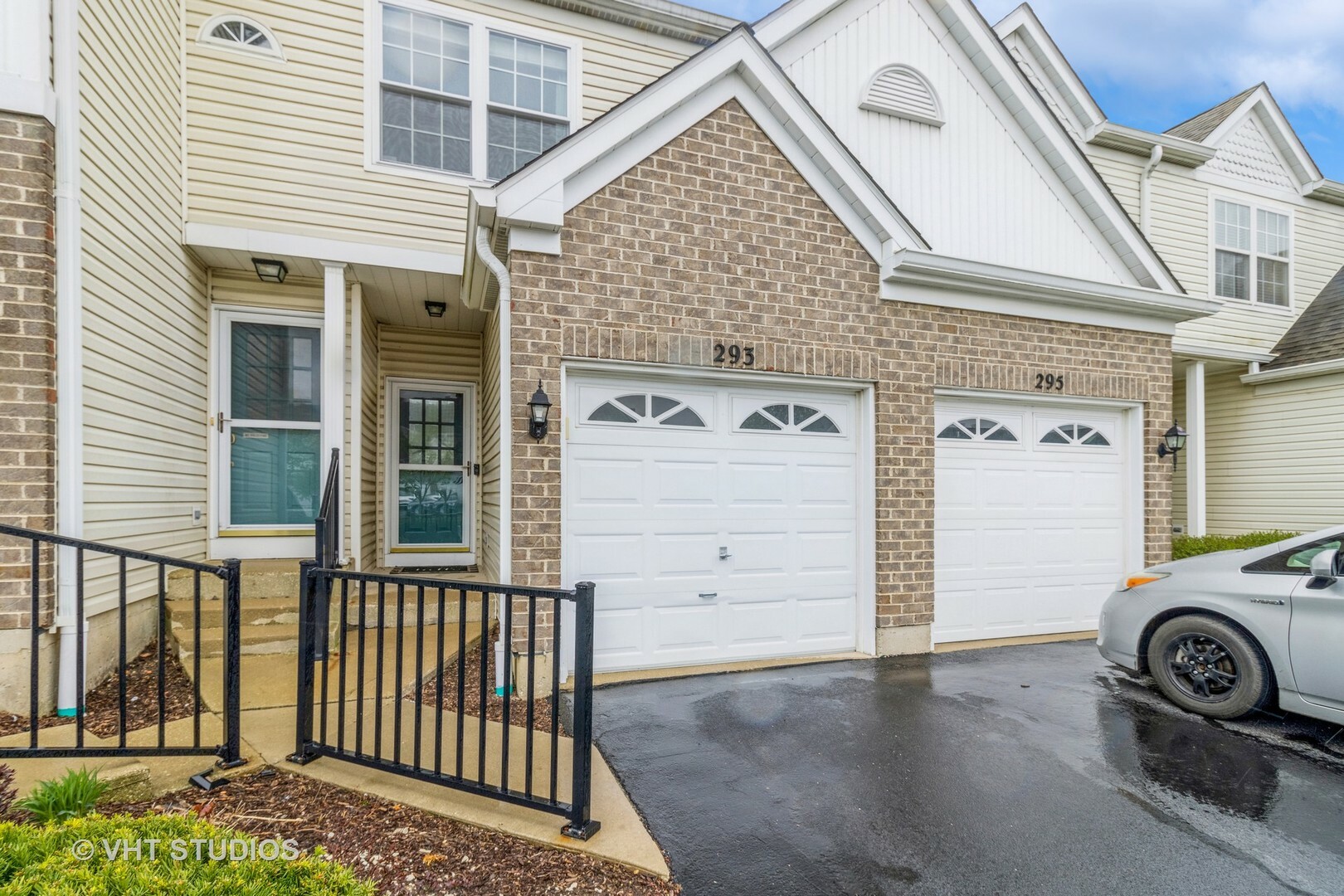 Property Photo: 293 Arboretum Drive IL 60148