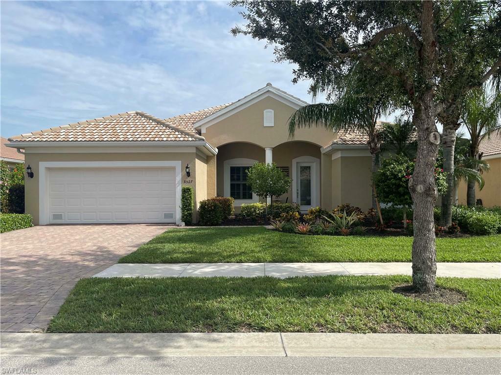 Property Photo: 8527 Karina Ct FL 34114