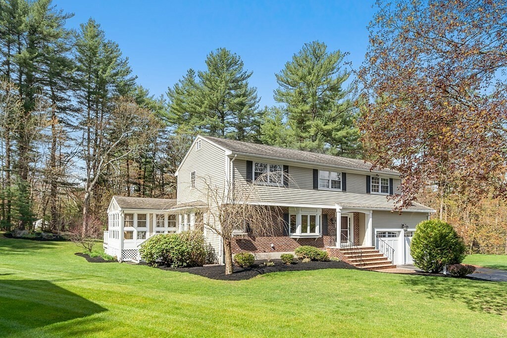 Property Photo:  6 Garfield Lane West  MA 01810 