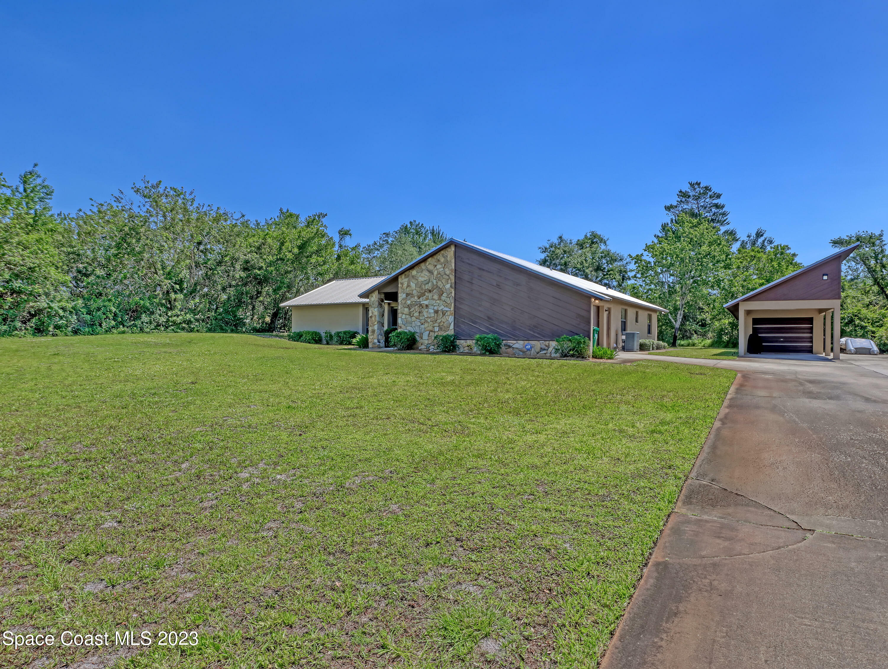 Property Photo:  6025 Whispering Lane  FL 32780 