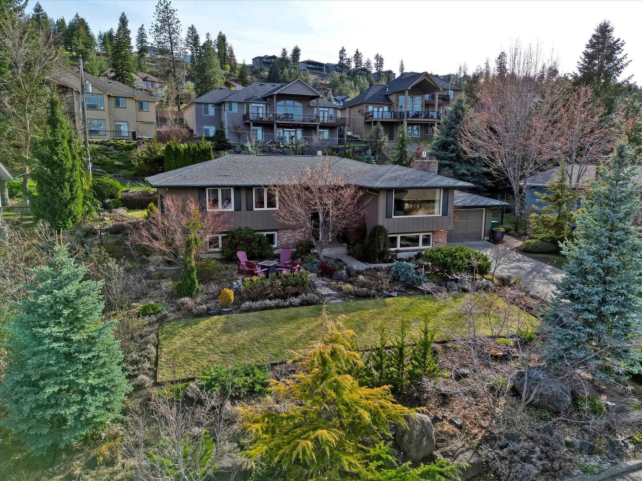 Property Photo: 1527 W Toni Rae Dr WA 99218
