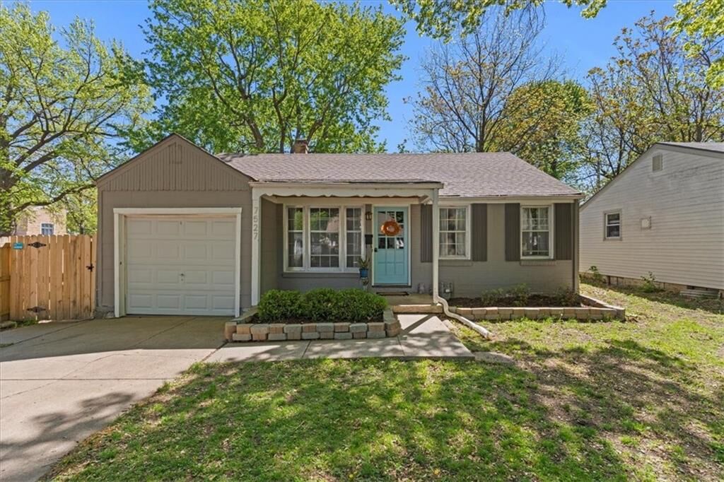 Property Photo: 7527 McGee Street MO 64114
