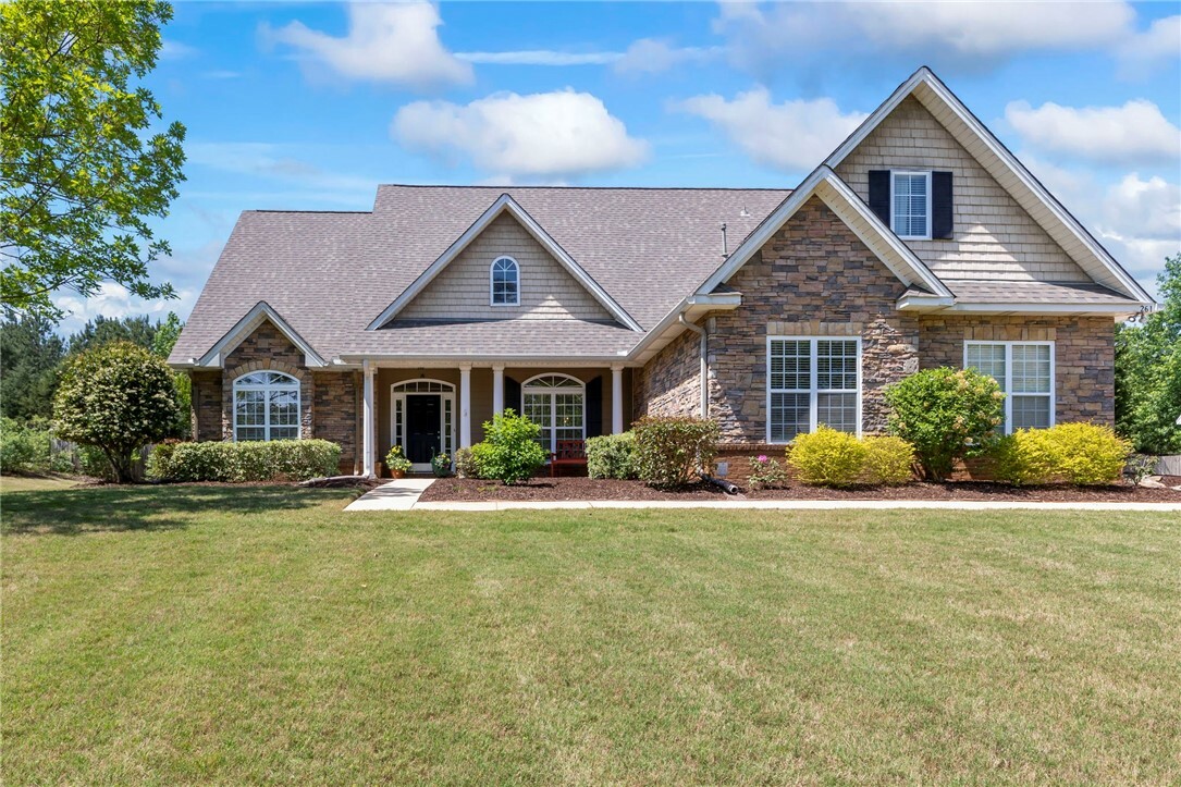 Property Photo: 261 Tallyho Drive AL 36832