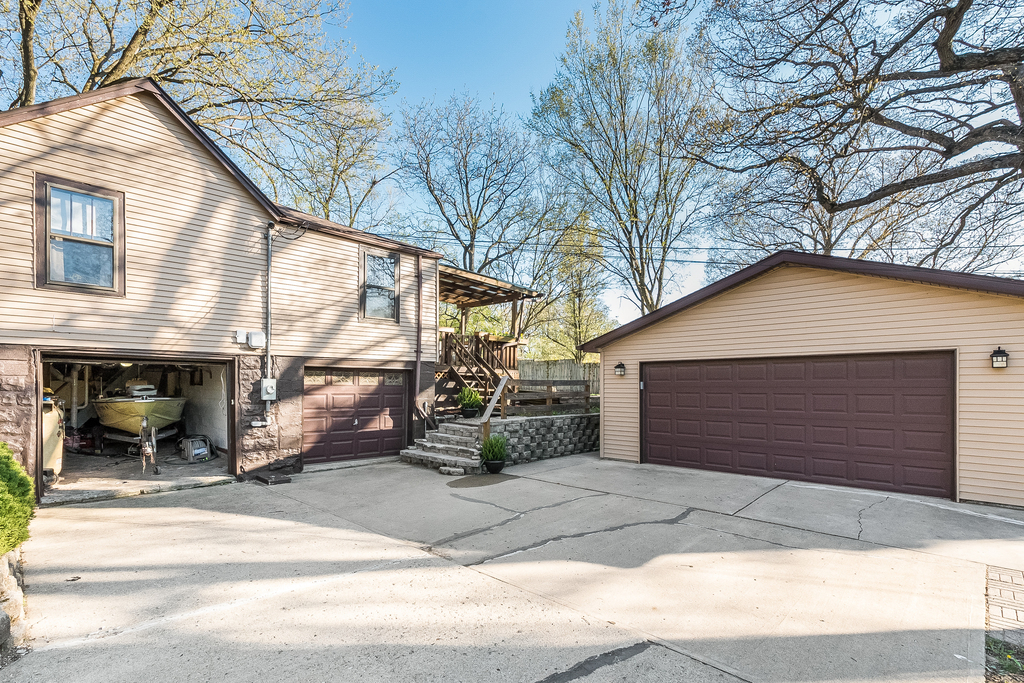 Property Photo:  349 Carlton Court  IL 60177 